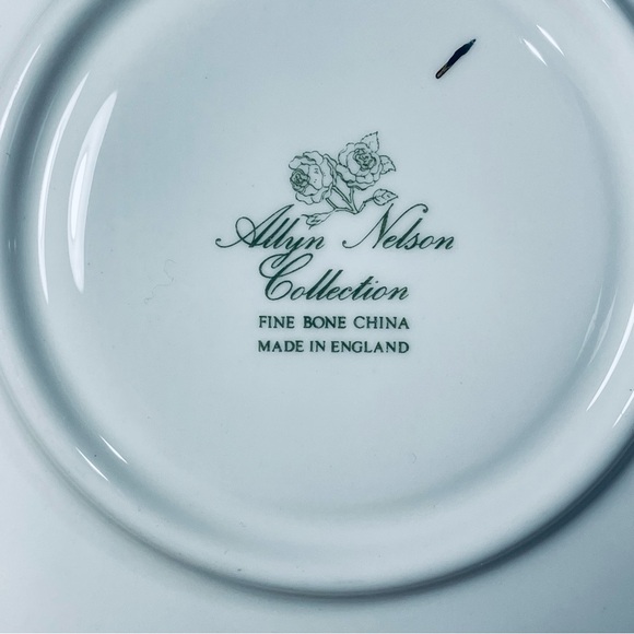 ANX8 ALLYN NELSON  Blue & white saucer Flowers Swirl Rim Gold Trim - Picture 5 of 5